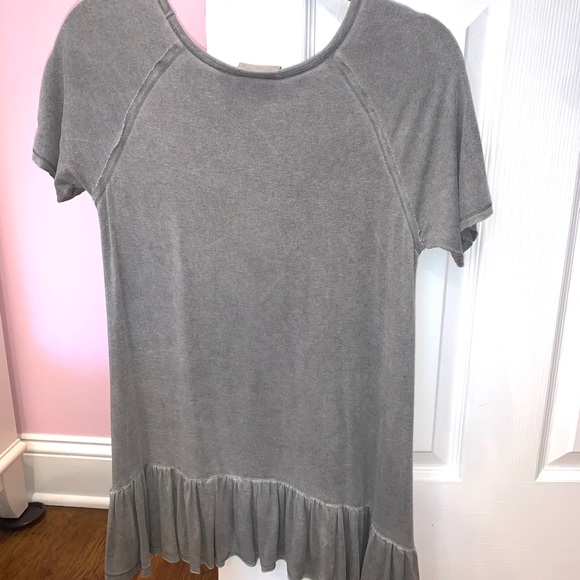 Short Sleeve Ruffled Bottom Tee - Picture 3 of 3